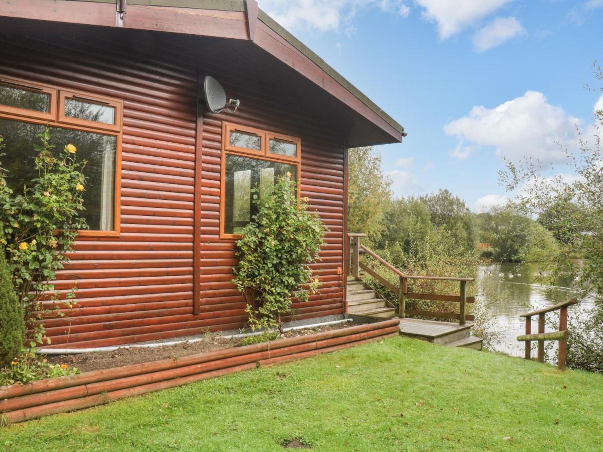 Braeburn Lodge Winkleigh Exterior photo